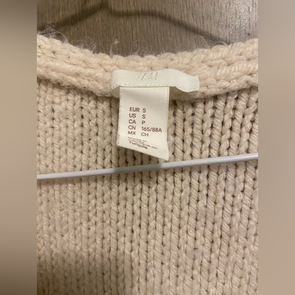 SOLD! Oversized cable knit sweater from H&M - Picture 2 of 3